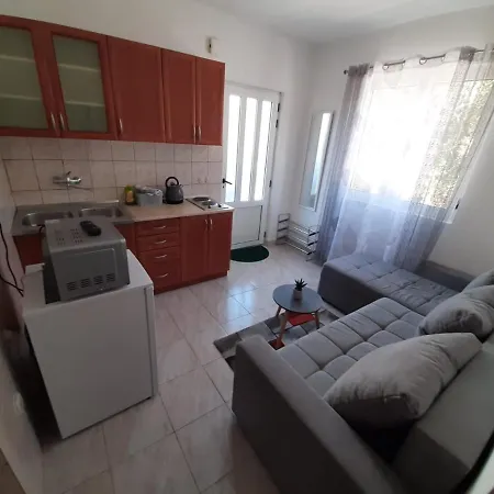Jadranka Apartamento Rogotin